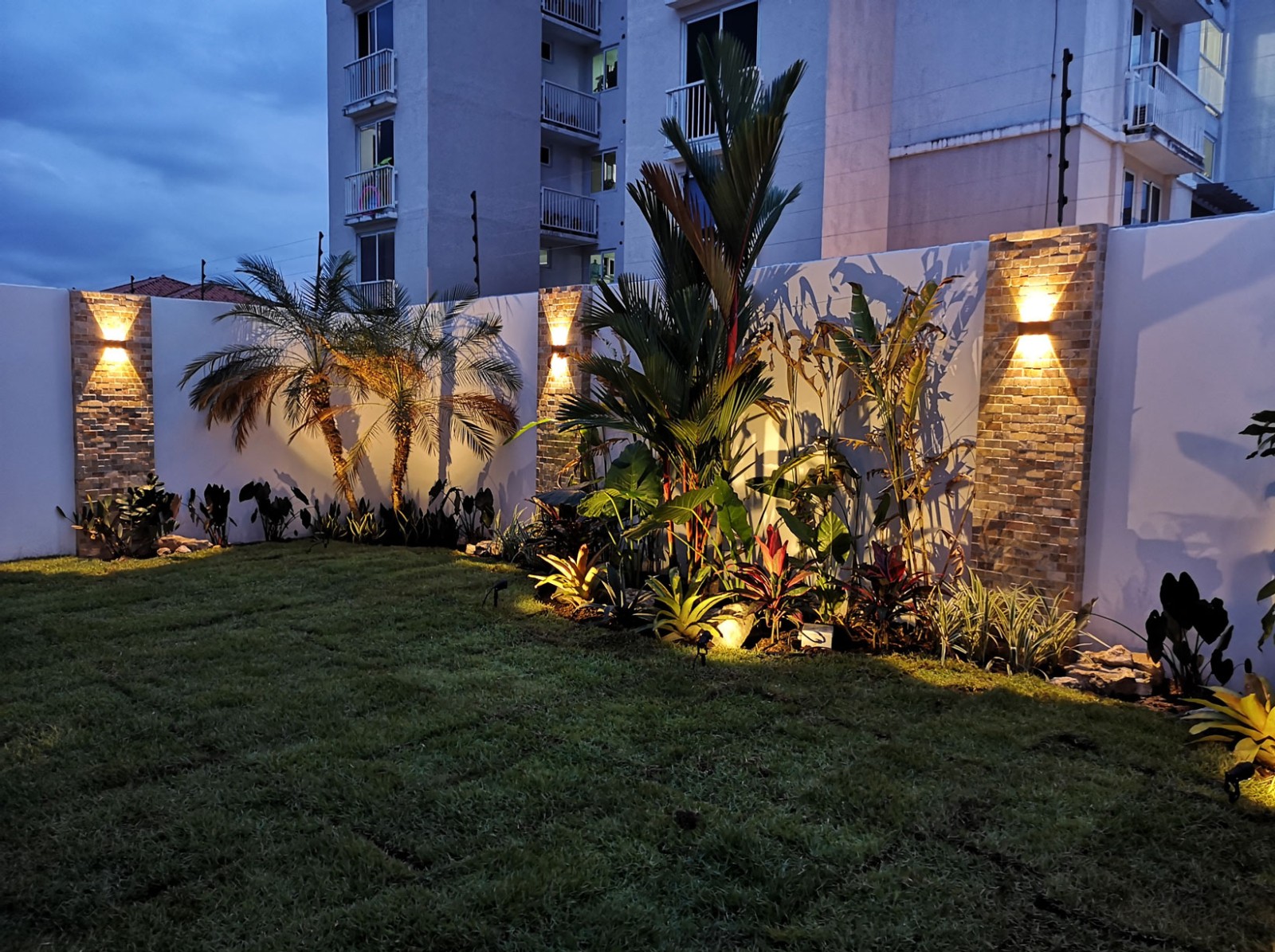 Especialistas en arquitectura en Panamá, diseño de interiores y paisajismo. Crea espacios únicos y verdes para viviendas y negocios.