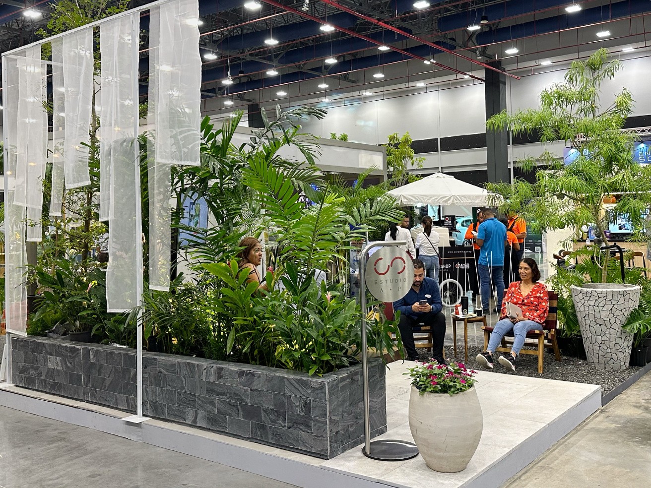 Especialistas en arquitectura en Panamá, diseño de interiores y paisajismo. Crea espacios únicos y verdes para viviendas y negocios.