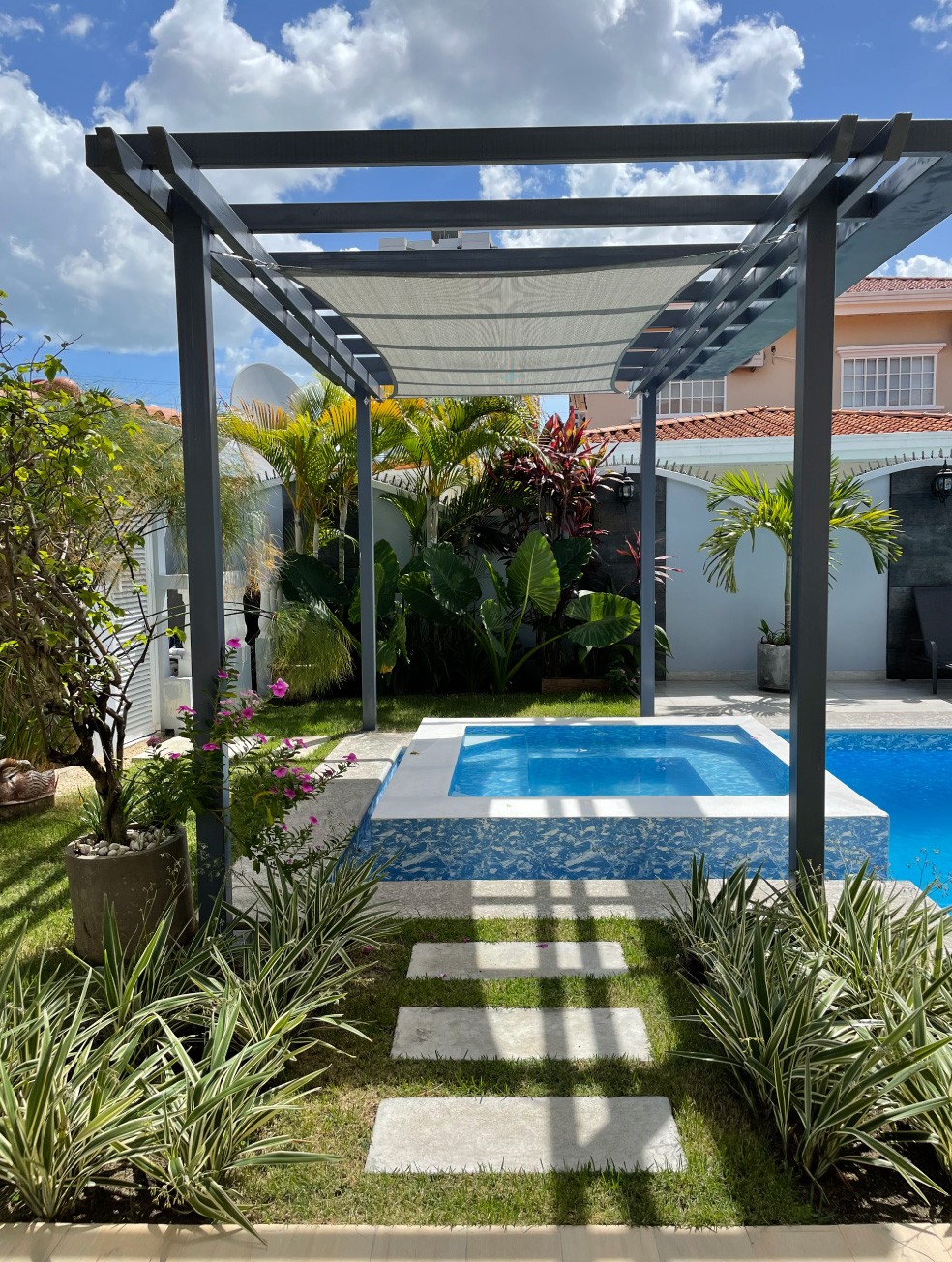 Especialistas en arquitectura en Panamá, diseño de interiores y paisajismo. Crea espacios únicos y verdes para viviendas y negocios.