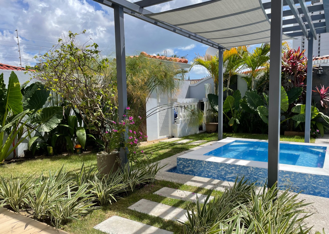 Especialistas en arquitectura en Panamá, diseño de interiores y paisajismo. Crea espacios únicos y verdes para viviendas y negocios.