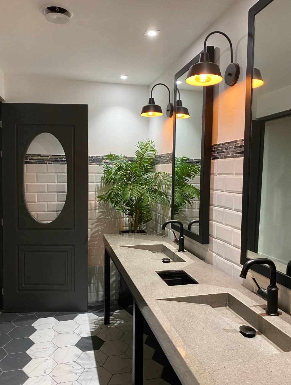 Especialistas en arquitectura en Panamá, diseño de interiores y paisajismo. Crea espacios únicos y verdes para viviendas y negocios.