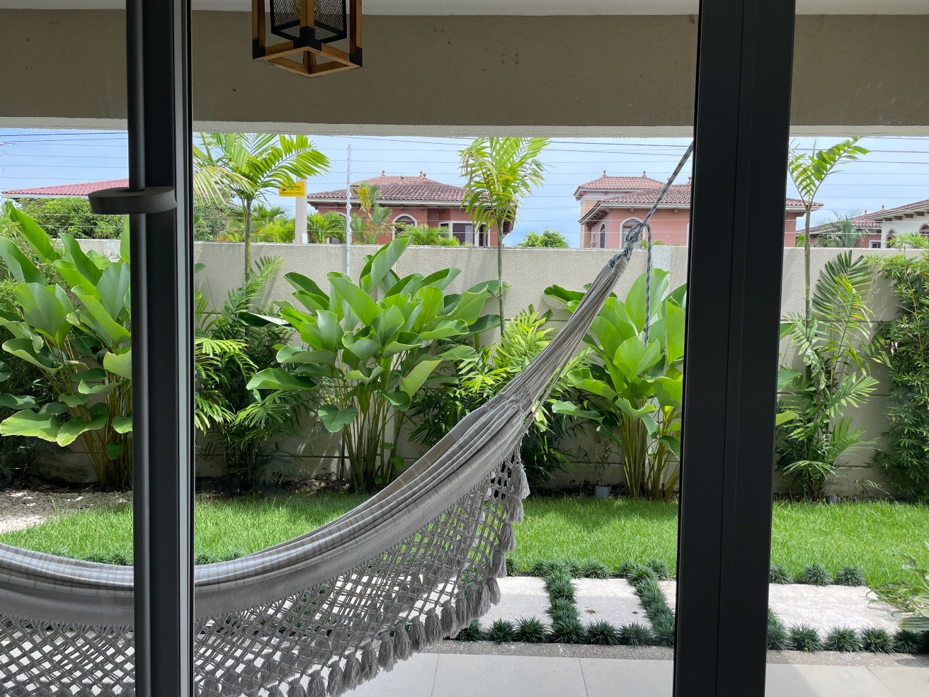 Especialistas en arquitectura en Panamá, diseño de interiores y paisajismo. Crea espacios únicos y verdes para viviendas y negocios.