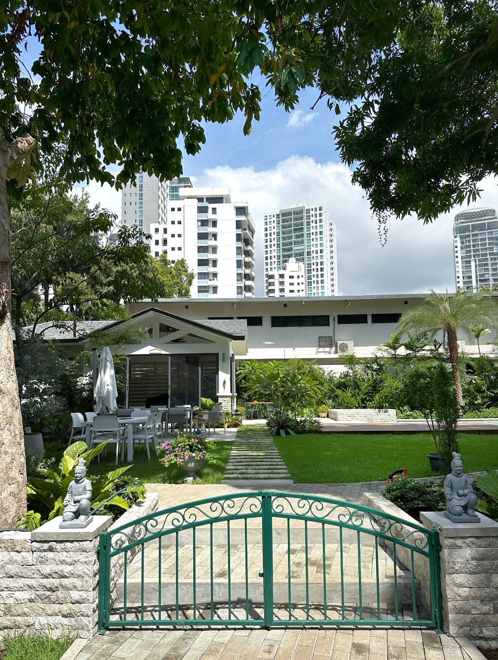 Especialistas en arquitectura en Panamá, diseño de interiores y paisajismo. Crea espacios únicos y verdes para viviendas y negocios.