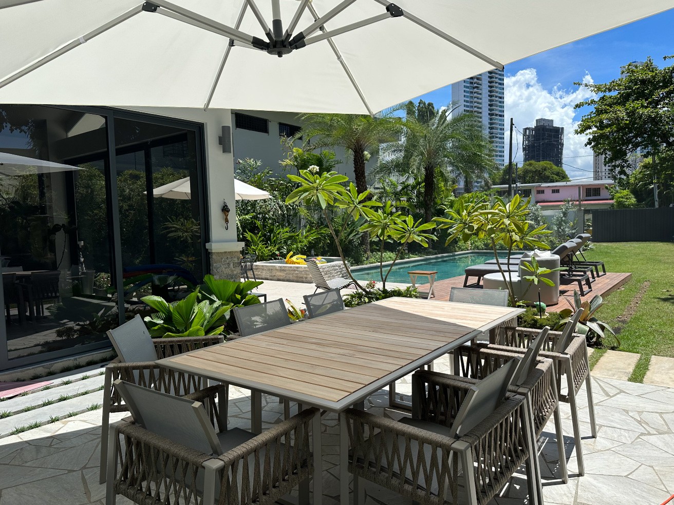 Especialistas en arquitectura en Panamá, diseño de interiores y paisajismo. Crea espacios únicos y verdes para viviendas y negocios.