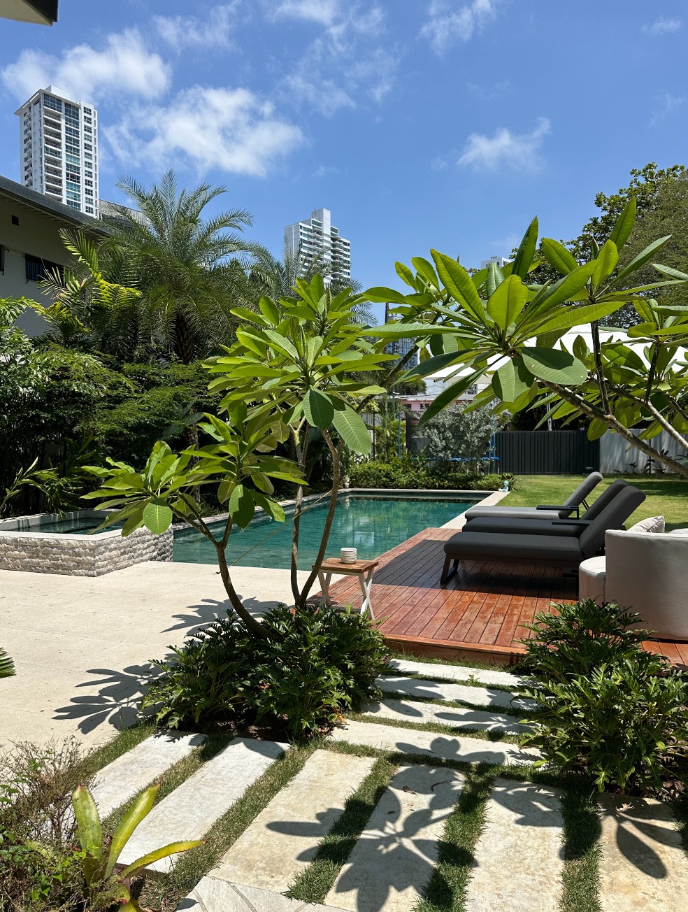 Especialistas en arquitectura en Panamá, diseño de interiores y paisajismo. Crea espacios únicos y verdes para viviendas y negocios.