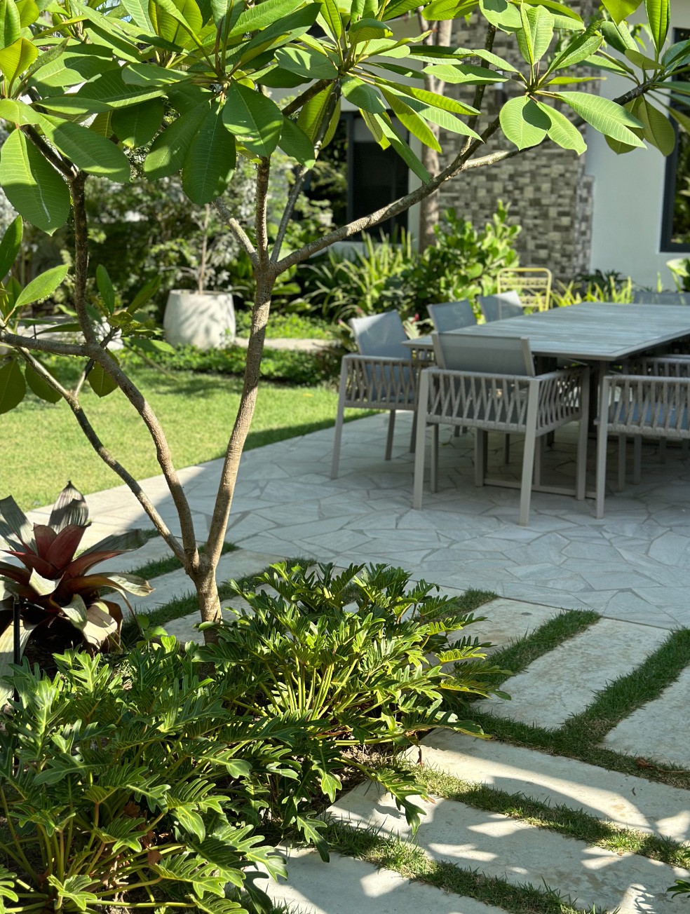Especialistas en arquitectura en Panamá, diseño de interiores y paisajismo. Crea espacios únicos y verdes para viviendas y negocios.