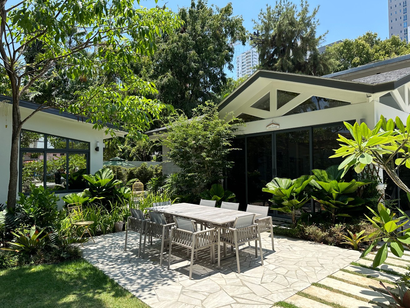 Especialistas en arquitectura en Panamá, diseño de interiores y paisajismo. Crea espacios únicos y verdes para viviendas y negocios.