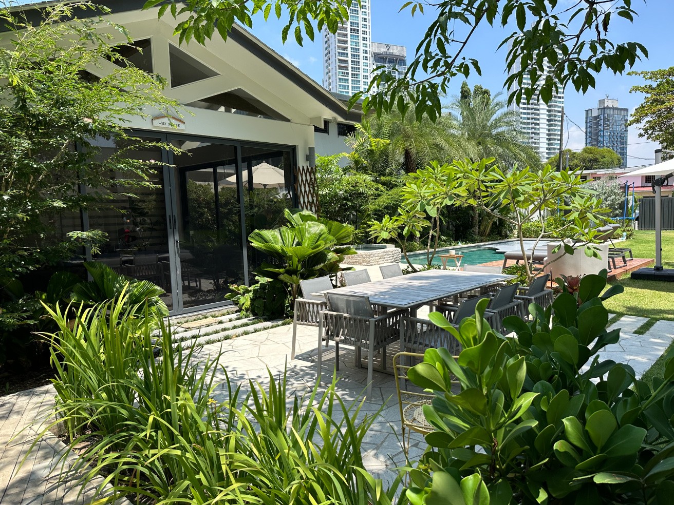 Especialistas en arquitectura en Panamá, diseño de interiores y paisajismo. Crea espacios únicos y verdes para viviendas y negocios.